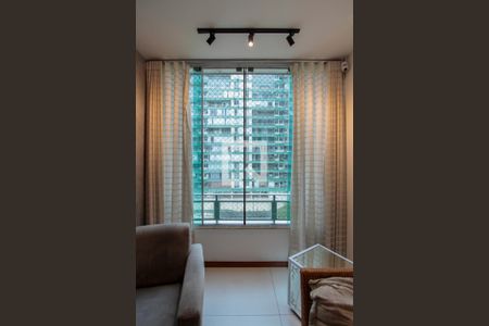 Sala de apartamento para alugar com 2 quartos, 80m² em Barra da Tijuca, Rio de Janeiro