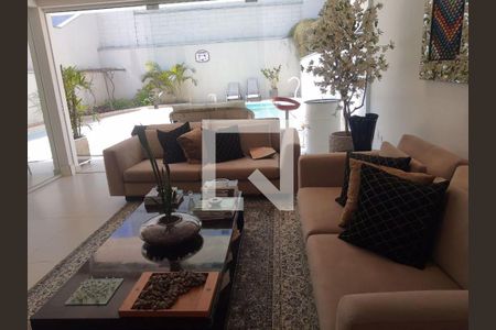 Casa à venda com 3 quartos, 299m² em Jardim Monte Alegre, Taboão da Serra