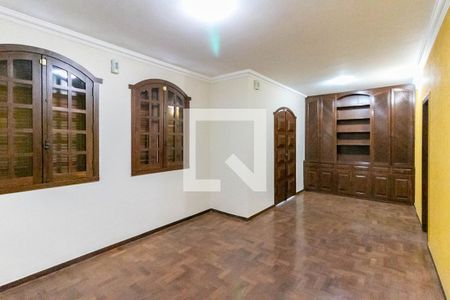 Sala de casa para alugar com 3 quartos, 235m² em Álvaro Camargos, Belo Horizonte