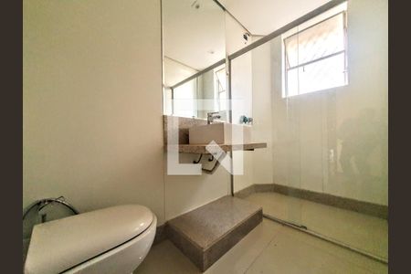 Banheiro de apartamento à venda com 4 quartos, 123m² em Serra, Belo Horizonte