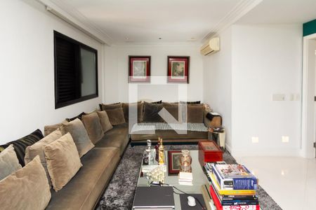 Sala de TV de apartamento à venda com 1 quarto, 95m² em Moema, São Paulo