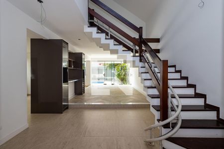 Sala de casa à venda com 4 quartos, 317m² em Jardim Luzitania, São Paulo