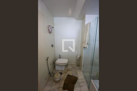 Apartamento para alugar com 220m², 4 quartos e 2 vagas Apartamento para alugar com 220m², 4 quartos e 2 vagasBanheiro da Suíte 2