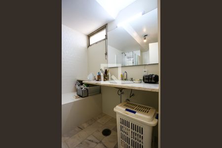 Apartamento para alugar com 220m², 4 quartos e 2 vagas Apartamento para alugar com 220m², 4 quartos e 2 vagasBanheiro da Suíte 2