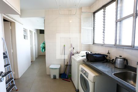 Apartamento para alugar com 220m², 4 quartos e 2 vagas Apartamento para alugar com 220m², 4 quartos e 2 vagasÁrea de Serviço