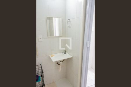 Banheiro de kitnet/studio para alugar com 1 quarto, 40m² em Santo Agostinho, Belo Horizonte