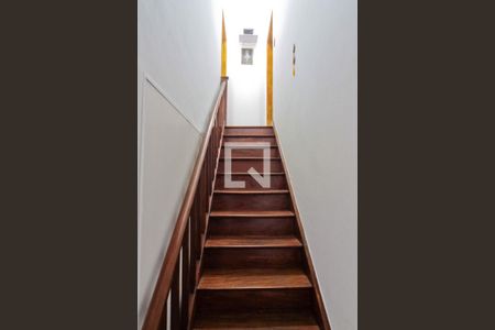 Escada de casa para alugar com 2 quartos, 123m² em Casa Verde, São Paulo