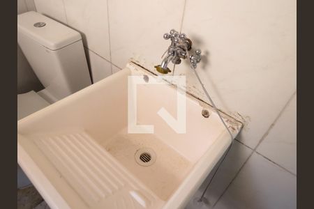 Banheiro e Lavanderia de casa para alugar com 1 quarto, 25m² em Vila Zat, São Paulo