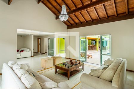 Sala de casa de condomínio para alugar com 4 quartos, 850m² em Jacarepaguá, Rio de Janeiro