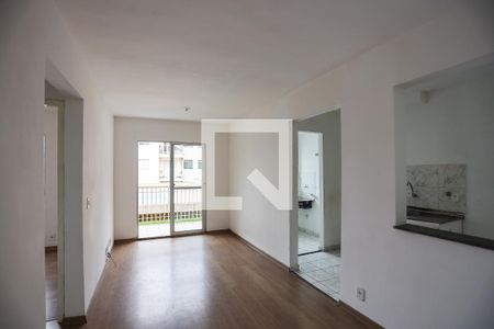 Sala de apartamento para alugar com 1 quarto, 45m² em Centro, Cotia