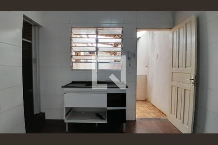 Cozinha de casa para alugar com 1 quarto, 28m² em Jardim Danfer, São Paulo