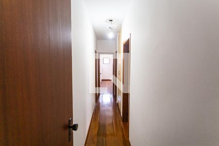 Corredor de apartamento à venda com 3 quartos, 160m² em Palmares, Belo Horizonte
