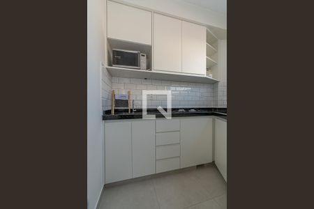 Cozinha  de apartamento à venda com 1 quarto, 34m² em Cambuí, Campinas