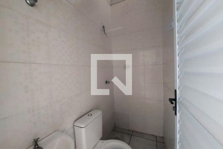 Banheiro de casa para alugar com 1 quarto, 33m² em Parque Maria Helena, Suzano