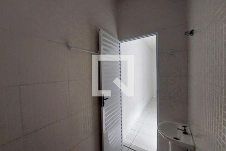 Banheiro de casa para alugar com 1 quarto, 33m² em Parque Maria Helena, Suzano