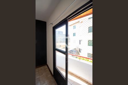 Sacada de apartamento para alugar com 2 quartos, 65m² em Vila Ursulina, Itaquaquecetuba