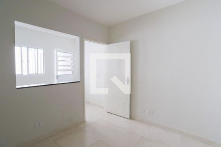 Sala de casa para alugar com 0 quarto, 33m² em Parque Fongaro, São Paulo