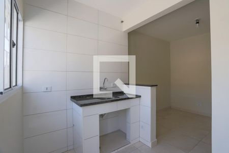 Cozinha de casa para alugar com 0 quarto, 28m² em Parque Fongaro, São Paulo