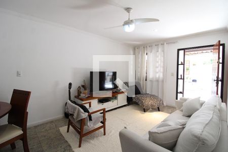 Sala de casa de condomínio à venda com 3 quartos, 200m² em Anil, Rio de Janeiro