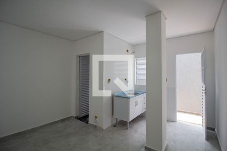 Sala/Cozinha de apartamento para alugar com 1 quarto, 27m² em Jardim Lajeado, São Paulo