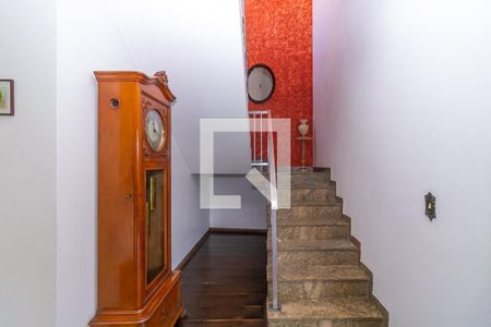 Escada de casa para alugar com 4 quartos, 285m² em Vila Santa Clara, São Paulo