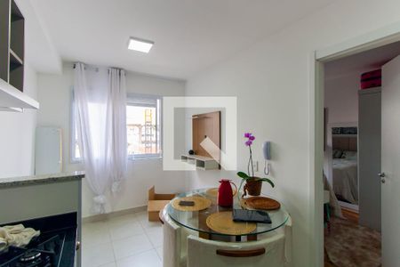 Sala/Cozinha de apartamento para alugar com 1 quarto, 28m² em Vila Ema, São Paulo