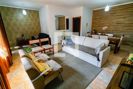 Sala de casa para alugar com 6 quartos, 250m² em Jardim Maria Rosa, Taboão da Serra