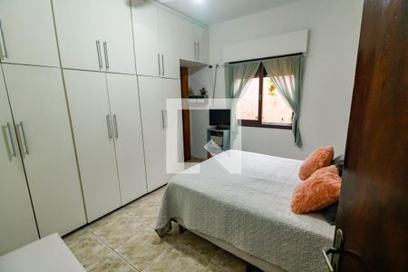 Suíte de casa à venda com 6 quartos, 250m² em Jardim Maria Rosa, Taboão da Serra
