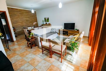 Sala de casa à venda com 6 quartos, 250m² em Jardim Maria Rosa, Taboão da Serra