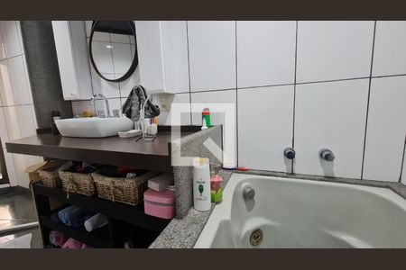 Banheiro de apartamento para alugar com 1 quarto, 42m² em Paraíso do Morumbi, São Paulo