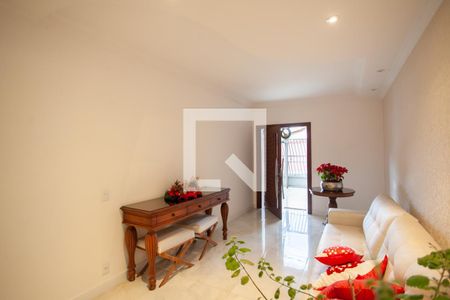 Sala  de casa para alugar com 5 quartos, 342m² em Planalto, Belo Horizonte