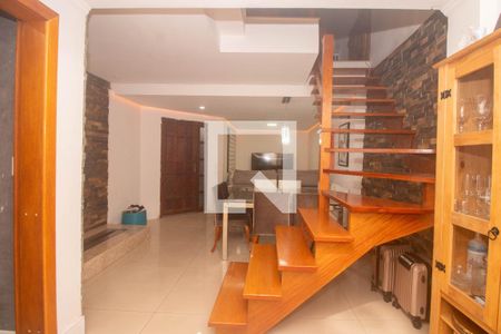 Sala de casa à venda com 2 quartos, 160m² em Rubem Berta, Porto Alegre