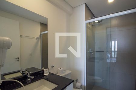 Banheiro de kitnet/studio para alugar com 1 quarto, 28m² em República, São Paulo