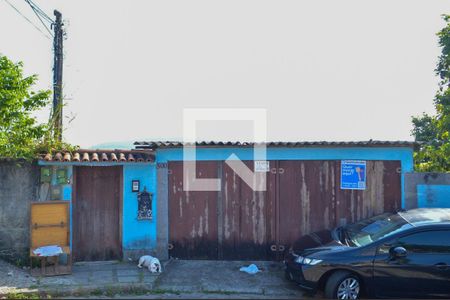 Casa à venda com 450m², 6 quartos e 2 vagas Casa à venda com 450m², 6 quartos e 2 vagasFachada