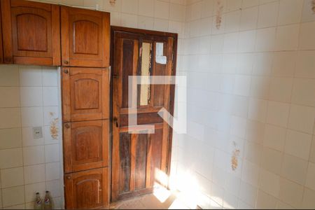 Casa à venda com 450m², 6 quartos e 2 vagas Casa à venda com 450m², 6 quartos e 2 vagasCozinha-Casa 2