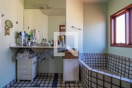 Casa de condomínio à venda com 325m², 3 quartos e 4 vagas Casa de condomínio à venda com 325m², 3 quartos e 4 vagasBanheiro da Suíte