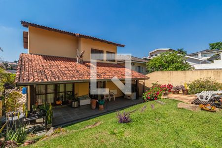 Casa de condomínio à venda com 325m², 3 quartos e 4 vagas Casa de condomínio à venda com 325m², 3 quartos e 4 vagasQuintal