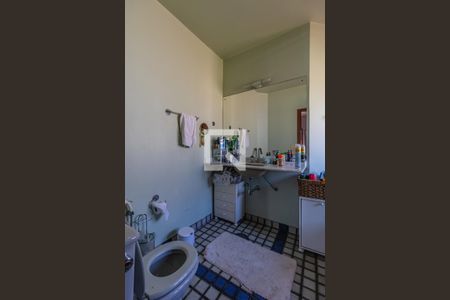 Casa de condomínio à venda com 325m², 3 quartos e 4 vagas Casa de condomínio à venda com 325m², 3 quartos e 4 vagasBanheiro da Suíte