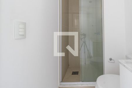 Banheiro da Suite de apartamento à venda com 2 quartos, 66m² em Jardim Botânico, Porto Alegre