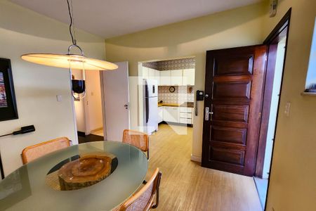 Casa à venda com 180m², 3 quartos e 2 vagas Casa à venda com 180m², 3 quartos e 2 vagasCozinha