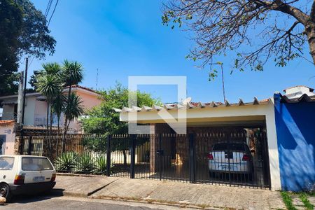 Casa à venda com 180m², 3 quartos e 2 vagas Casa à venda com 180m², 3 quartos e 2 vagasFachada