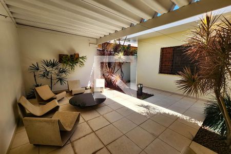 Casa à venda com 180m², 3 quartos e 2 vagas Casa à venda com 180m², 3 quartos e 2 vagasQuintal