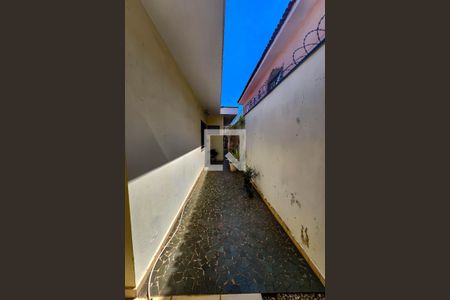 Casa à venda com 180m², 3 quartos e 2 vagas Casa à venda com 180m², 3 quartos e 2 vagasÁrea externa