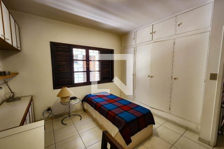 Casa à venda com 180m², 3 quartos e 2 vagas Casa à venda com 180m², 3 quartos e 2 vagasQuarto 1