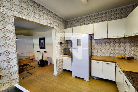 Casa à venda com 180m², 3 quartos e 2 vagas Casa à venda com 180m², 3 quartos e 2 vagasCozinha