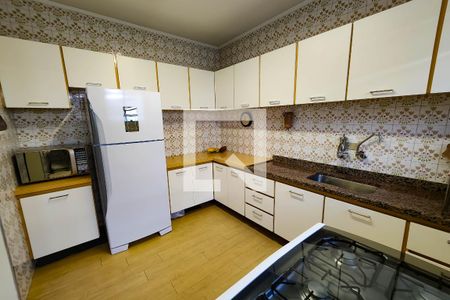 Casa à venda com 180m², 3 quartos e 2 vagas Casa à venda com 180m², 3 quartos e 2 vagasCozinha