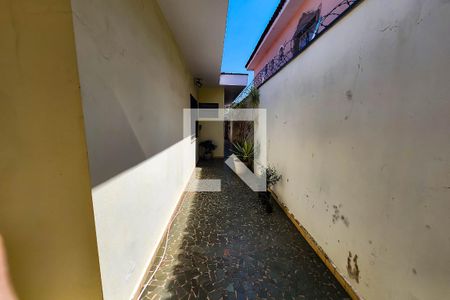 Casa à venda com 180m², 3 quartos e 2 vagas Casa à venda com 180m², 3 quartos e 2 vagasÁrea externa