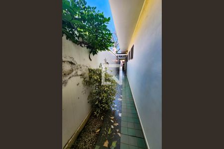 Casa à venda com 180m², 3 quartos e 2 vagas Casa à venda com 180m², 3 quartos e 2 vagasÁrea externa