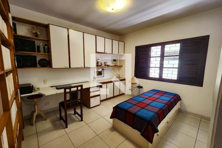 Casa à venda com 180m², 3 quartos e 2 vagas Casa à venda com 180m², 3 quartos e 2 vagasQuarto 1