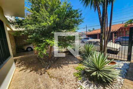 Casa à venda com 180m², 3 quartos e 2 vagas Casa à venda com 180m², 3 quartos e 2 vagasÁrea externa